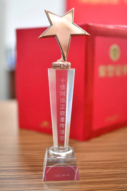 喜报!邯郸交巡警张波同志获得河北省"十佳网络正能量传播者"!
